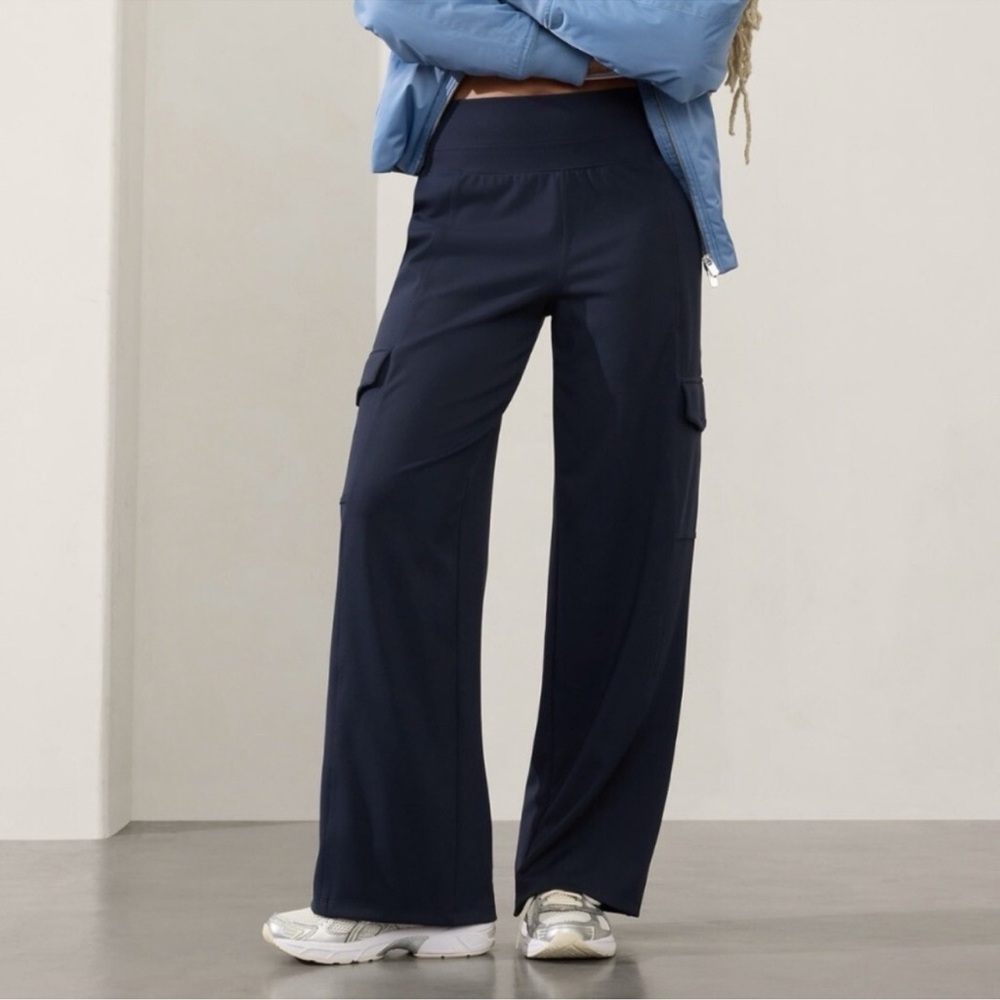 Athleta Venice Cargo Wide Leg High Rise Pant in Navy Blue Size XS